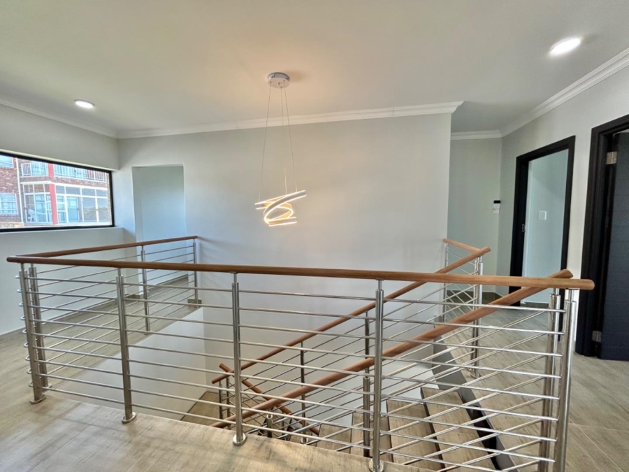 4 Bedroom Property for Sale in Wavecrest Eastern Cape